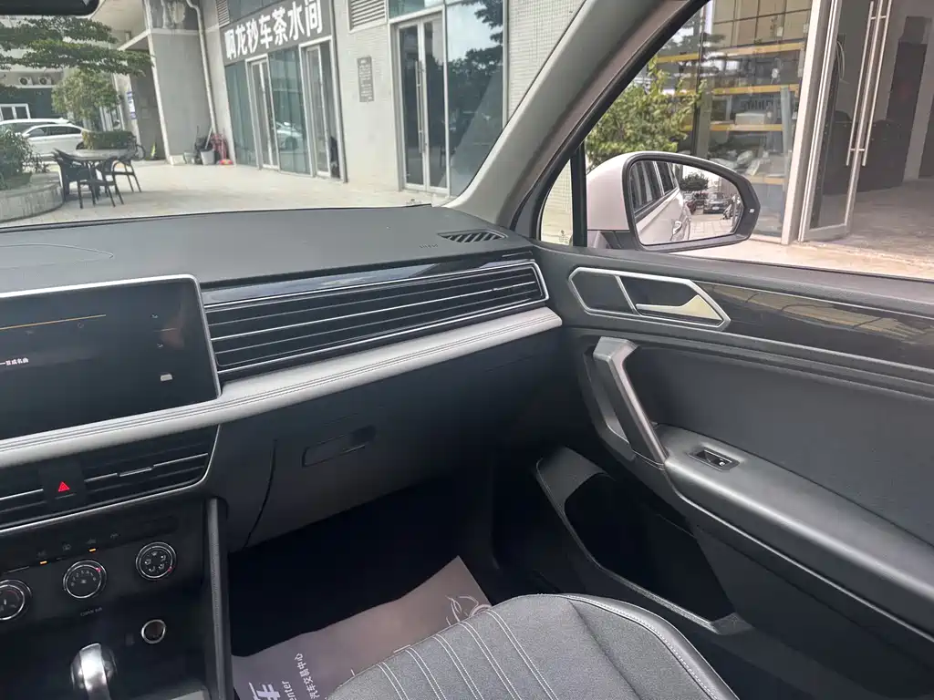 Volkswagen Tiguan L L 2022 330TSI AT