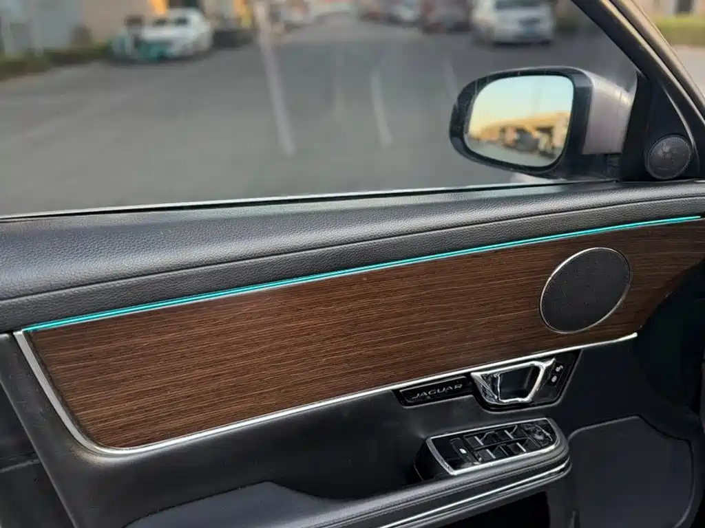 Jaguar XJ — миниатюра 7