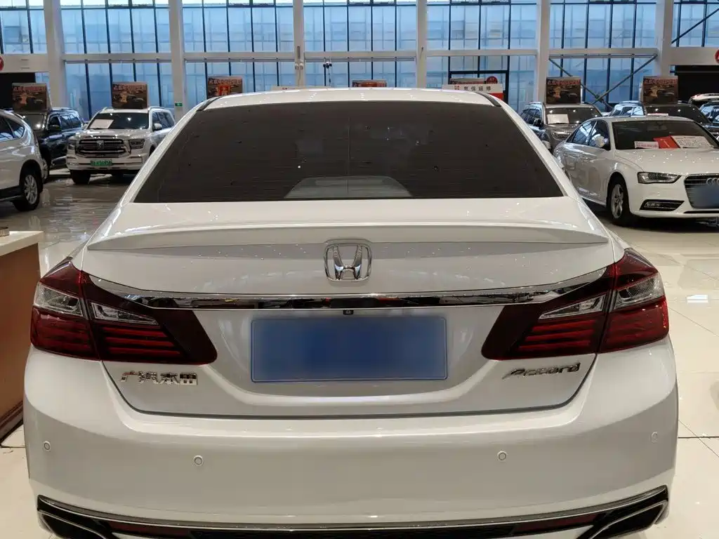 Honda Accord — миниатюра 6