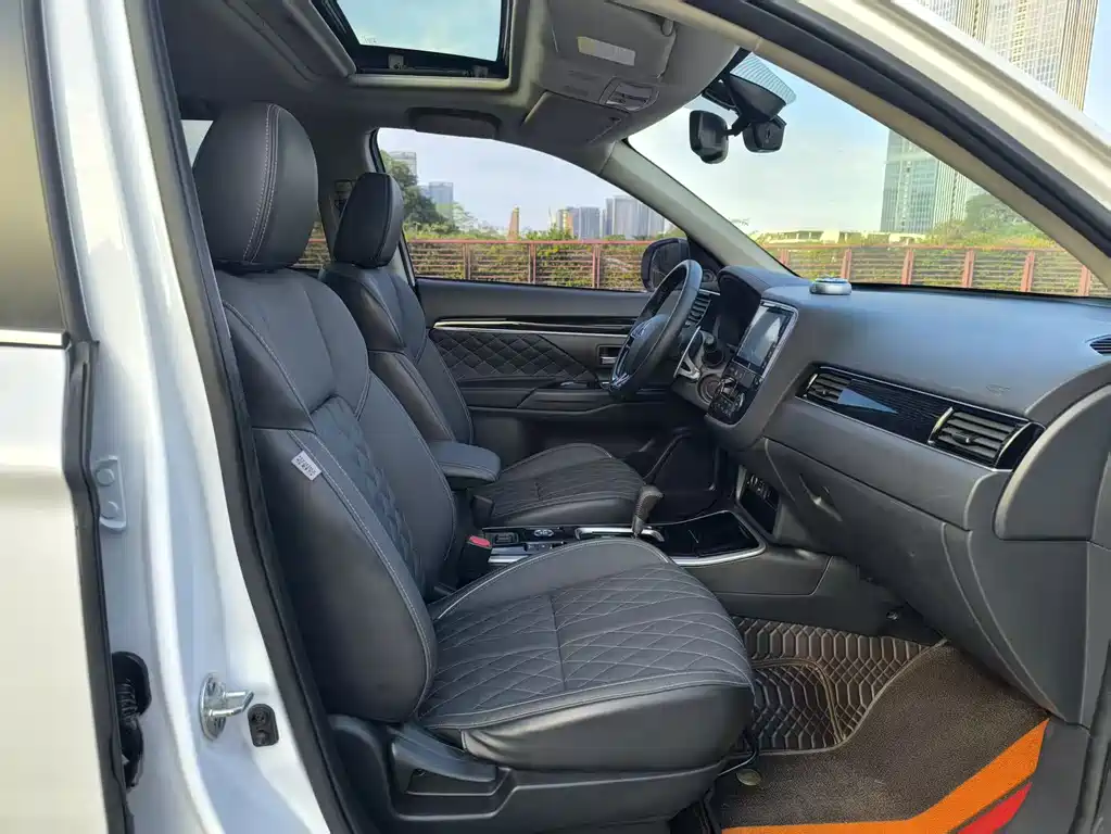 MITSUBISHI OUTLANDER