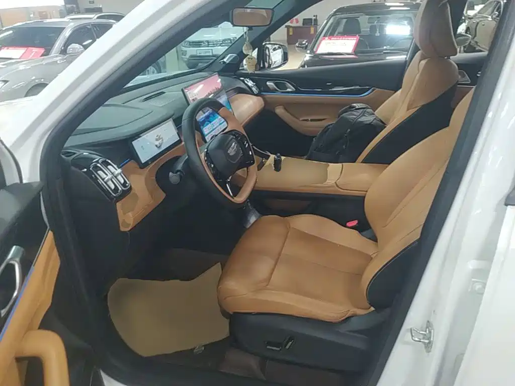 Geely Boyue L — миниатюра 15
