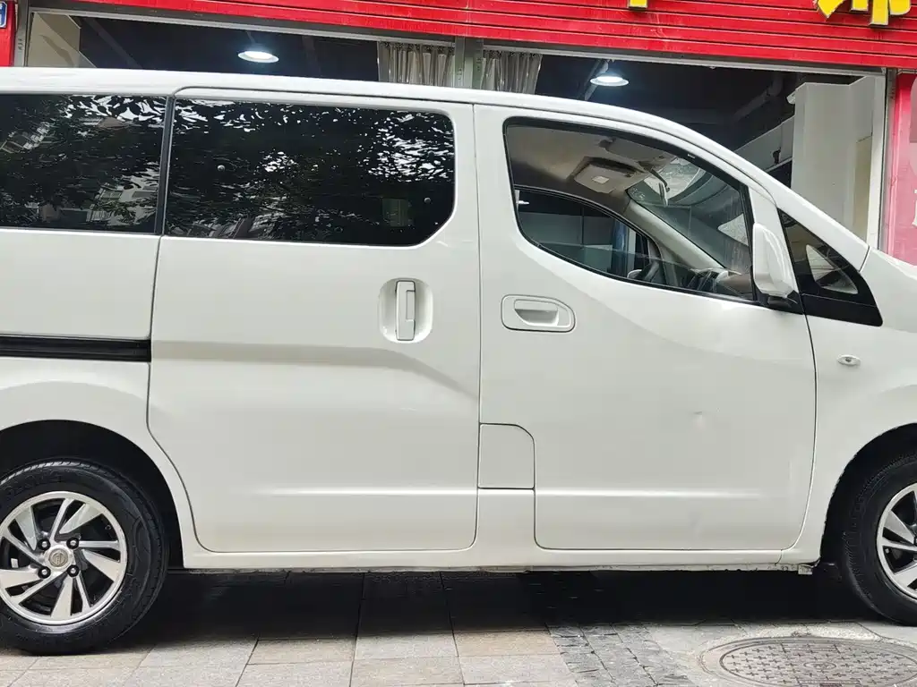 Nissan NV200 — миниатюра 4