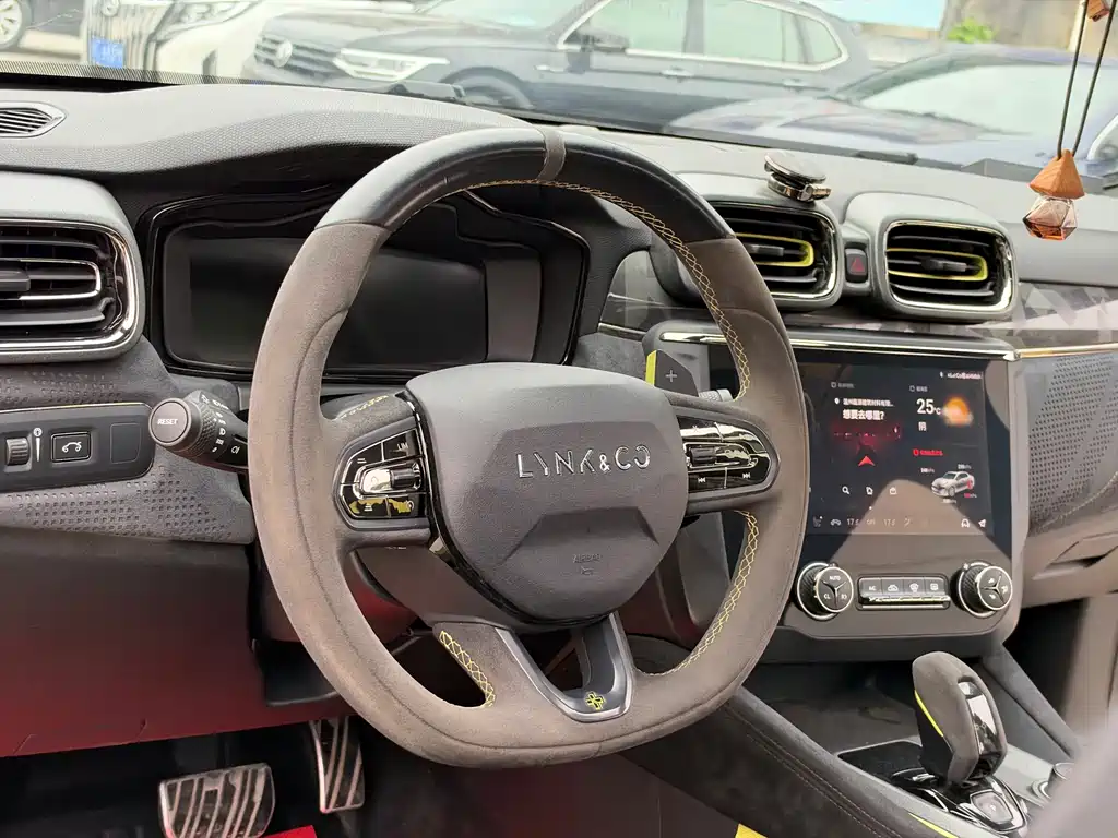 Lynk & Co 03 — миниатюра 17