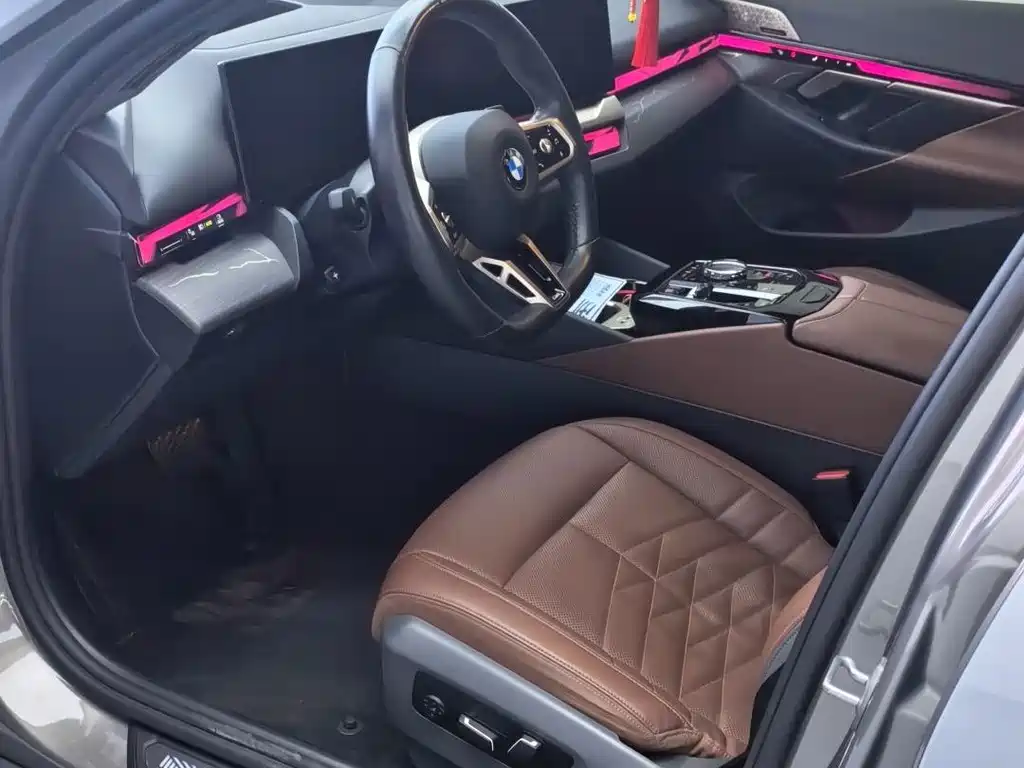 BMW 5 Series — миниатюра 9
