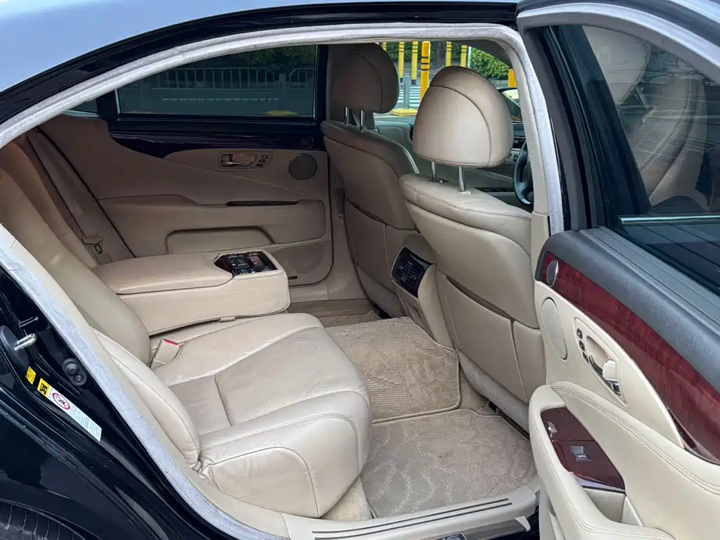 Lexus LS 2006 460L