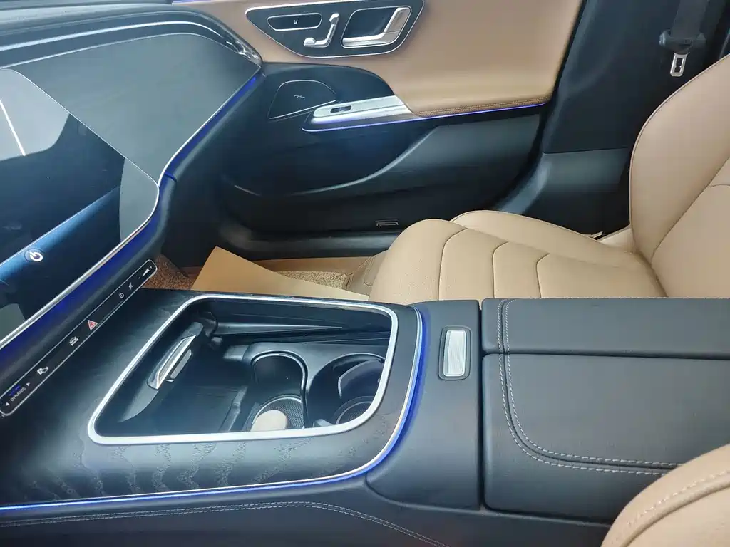 Mercedes-Benz E-Class — миниатюра 13