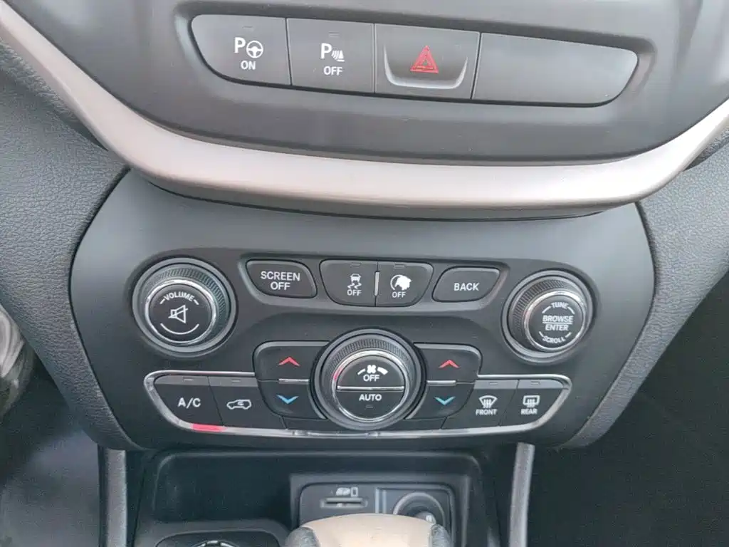 Jeep Cherokee — миниатюра 13