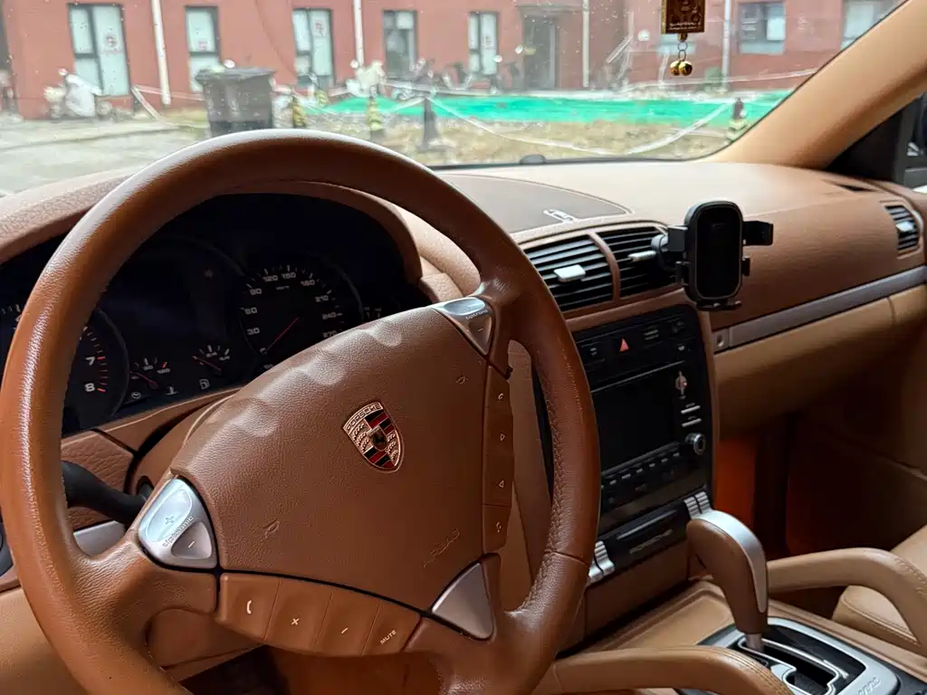 Porsche Cayenne — миниатюра 11