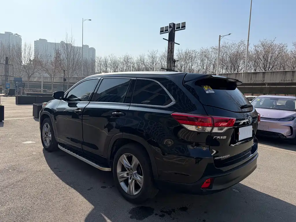 TOYOTA HIGHLANDER