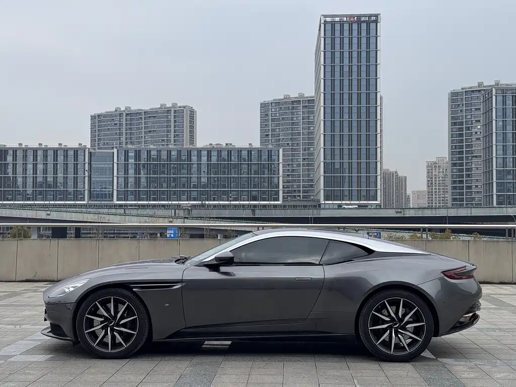 ASTON MARTIN DB11