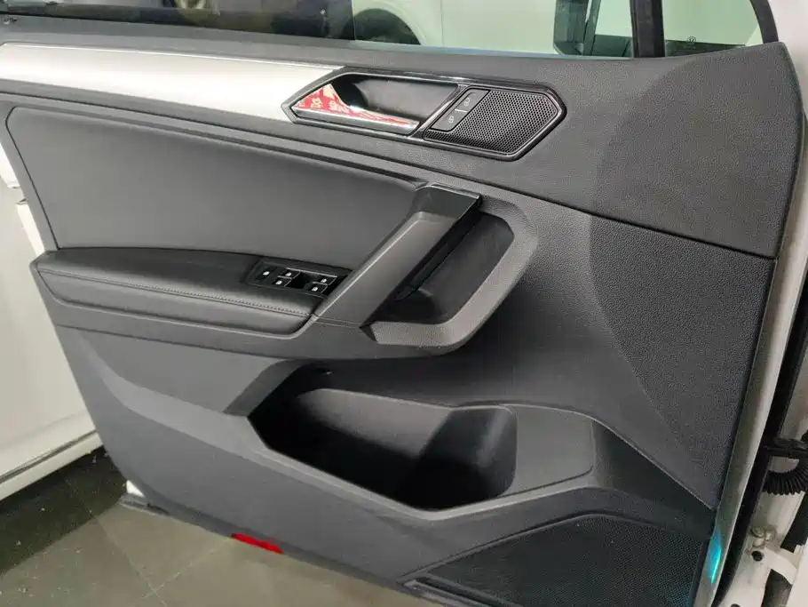Volkswagen Tiguan L — миниатюра 7