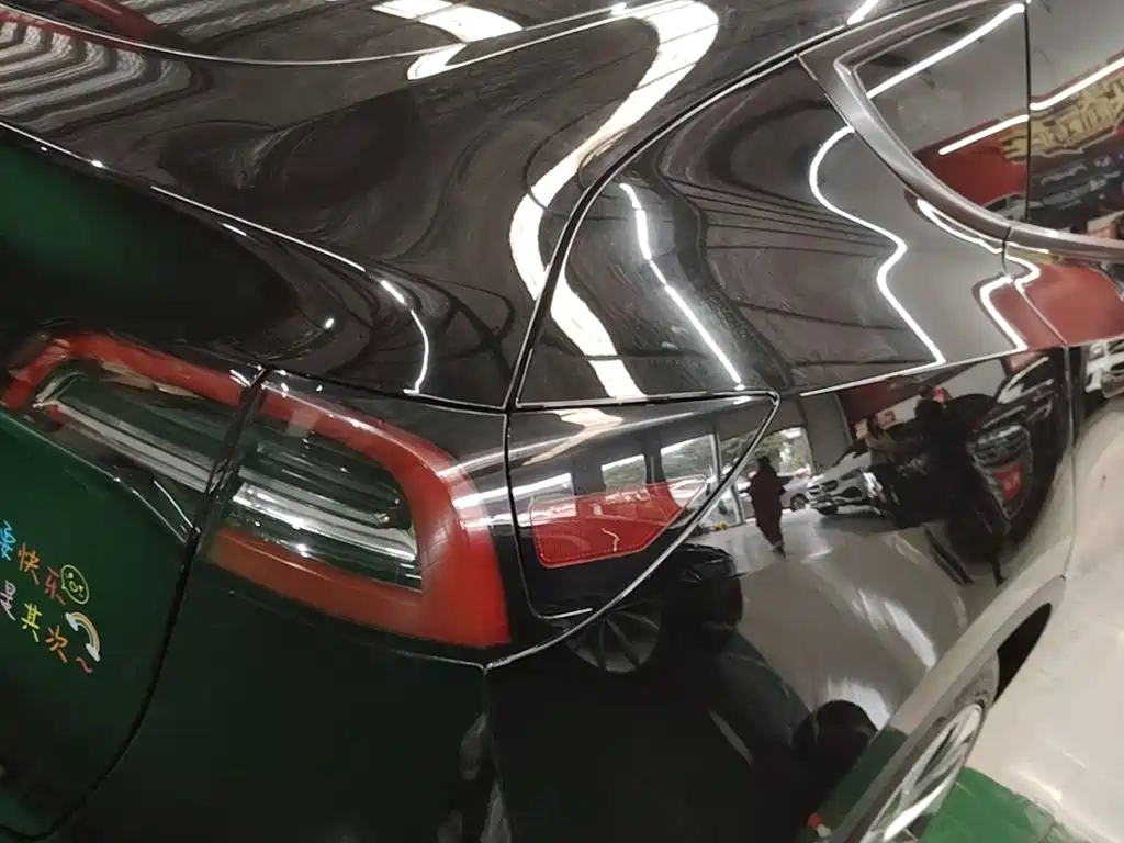 Tesla Model Y — миниатюра 8