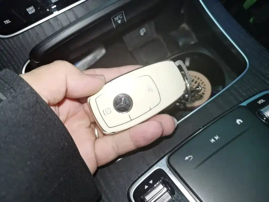 Mercedes-Benz E-Class — миниатюра 9