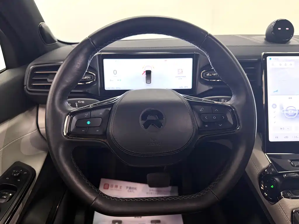 NIO ES8 2020 415KM мест
