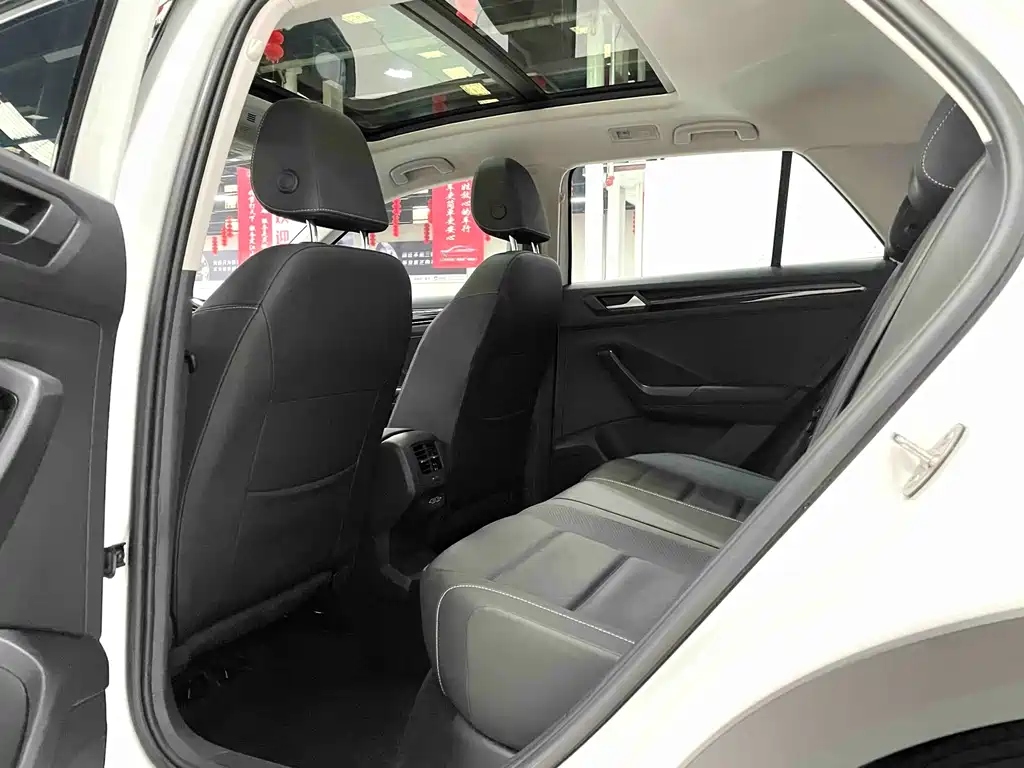 VOLKSWAGEN T ROC EXPLORING SONGS