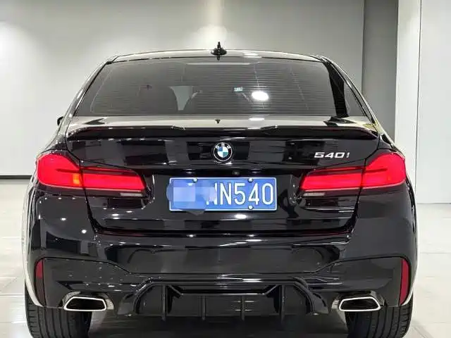BMW 5 Series — миниатюра 12