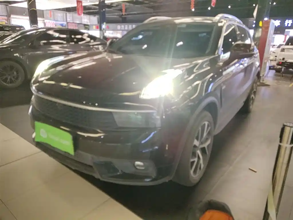 Купить Lynk & Co 01