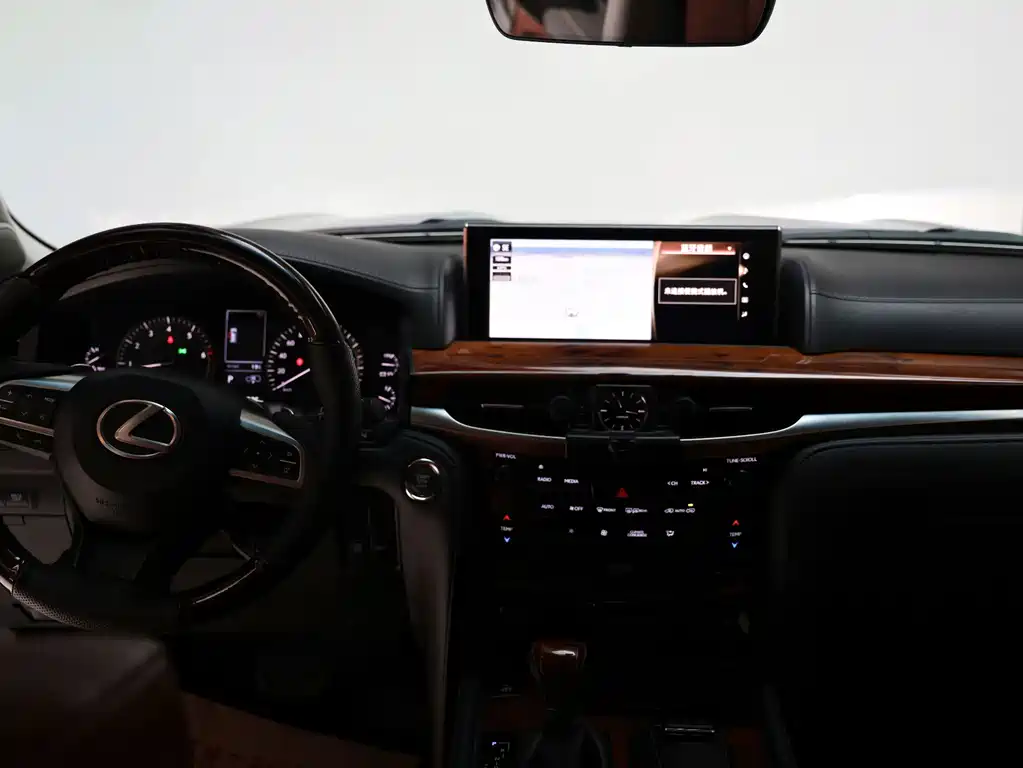 Lexus LX — миниатюра 6