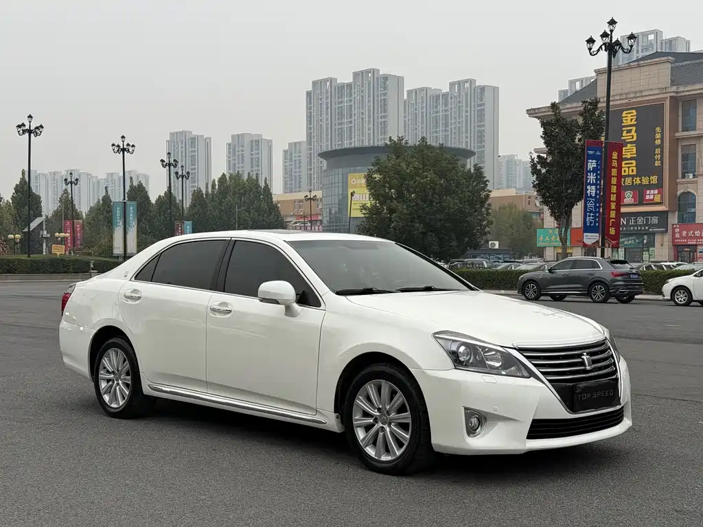 Toyota Crown — миниатюра 3