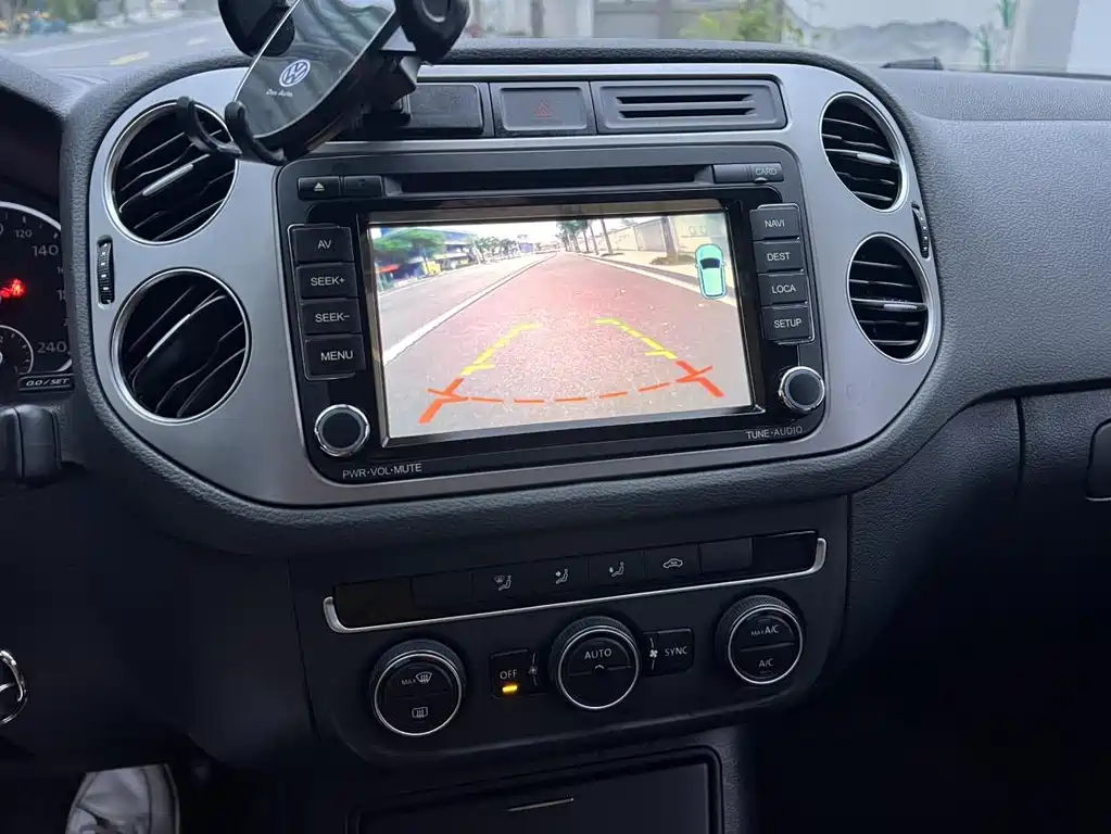 Volkswagen Tiguan — миниатюра 8