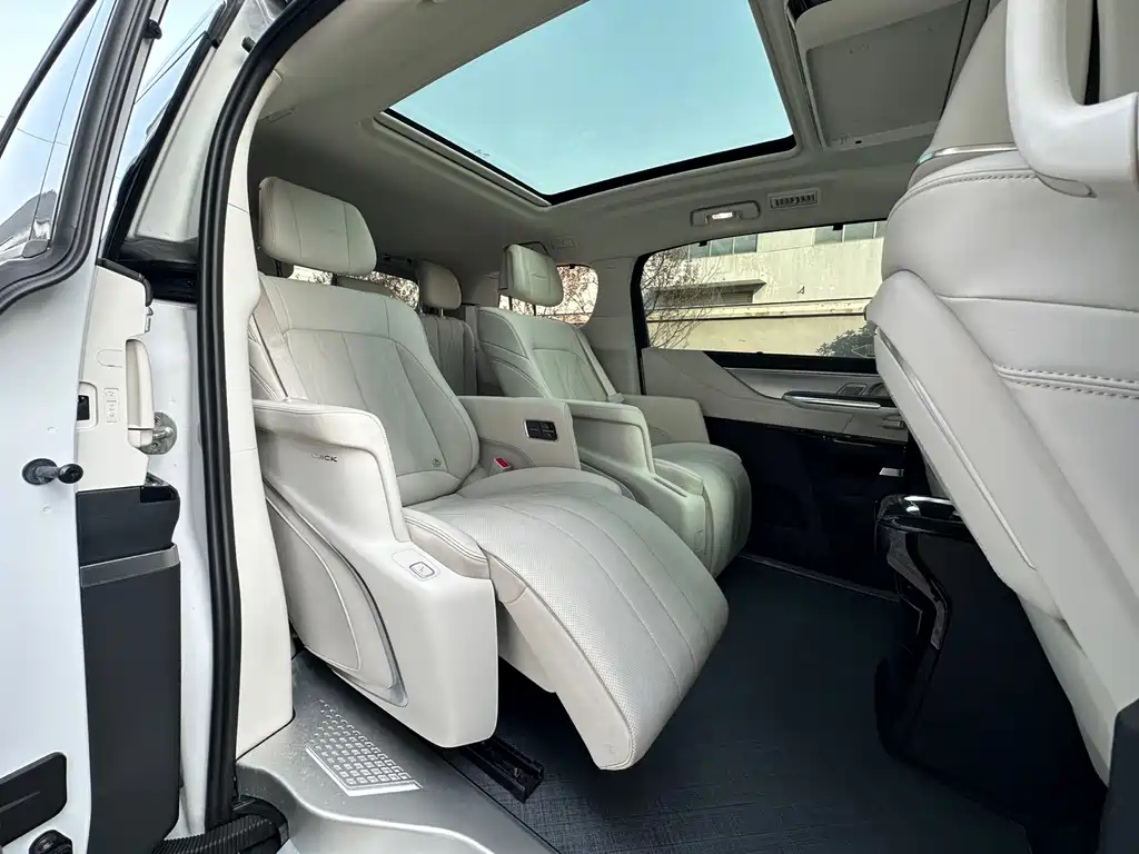 BUICK GL8 NEW ENERGY