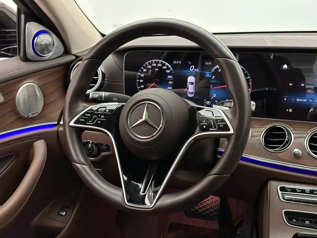 Mercedes-Benz E-Class — миниатюра 12