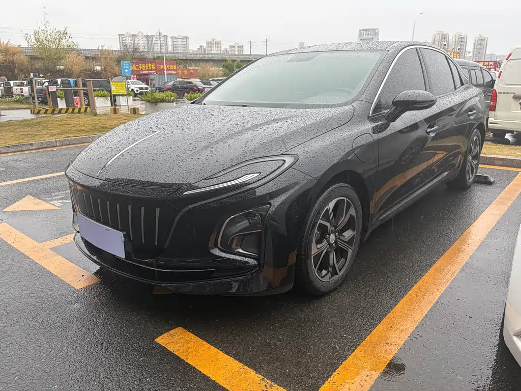 Hongqi HONGQI E QM5