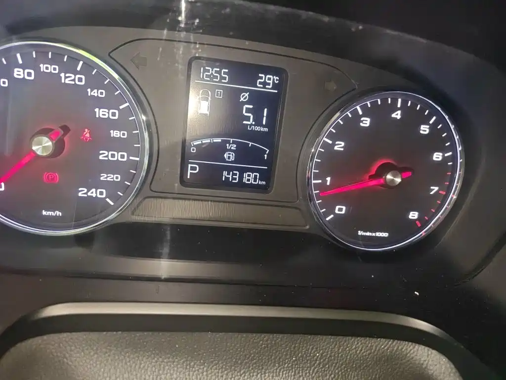 Roewe RX5 — миниатюра 8