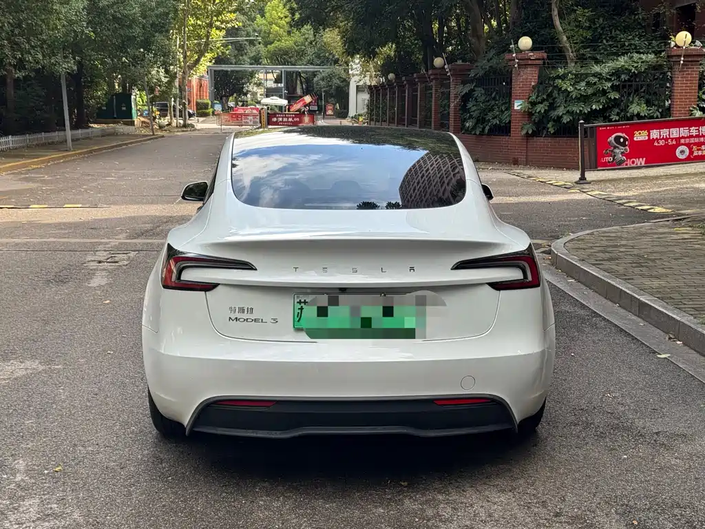 Tesla Model 3 — миниатюра 9