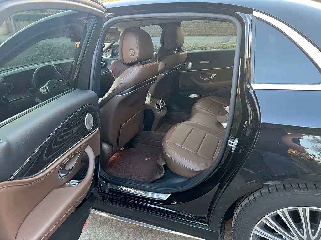 Mercedes-Benz E-Class — миниатюра 8