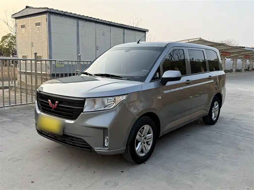 Wuling Hongguang PLUS 2023
