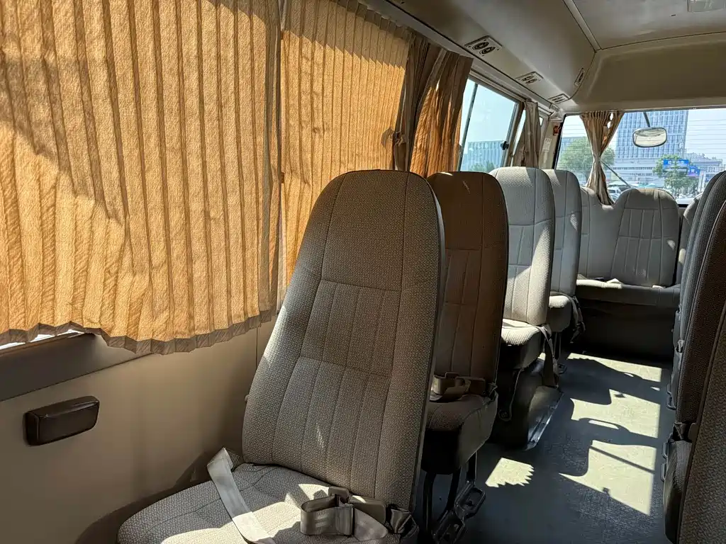 Toyota Coaster — миниатюра 13