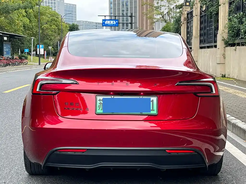 Tesla Model 3 — миниатюра 5