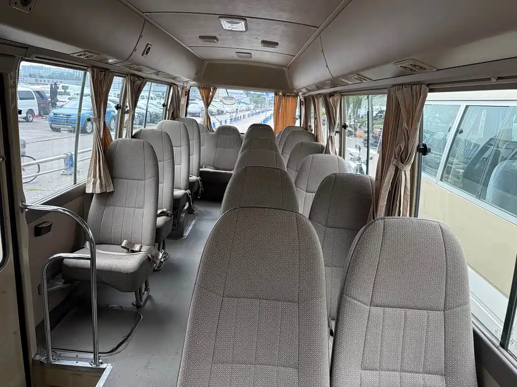 Toyota Coaster — миниатюра 14