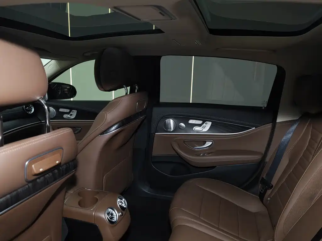Mercedes-Benz E-Class — миниатюра 13