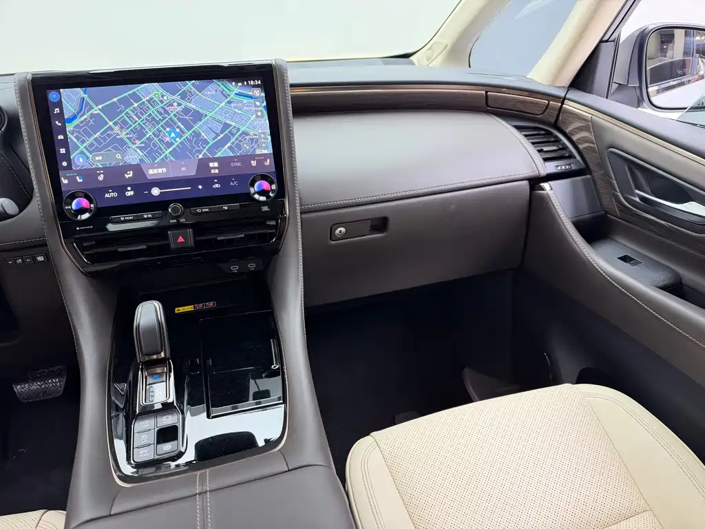 Toyota Vellfire — миниатюра 12
