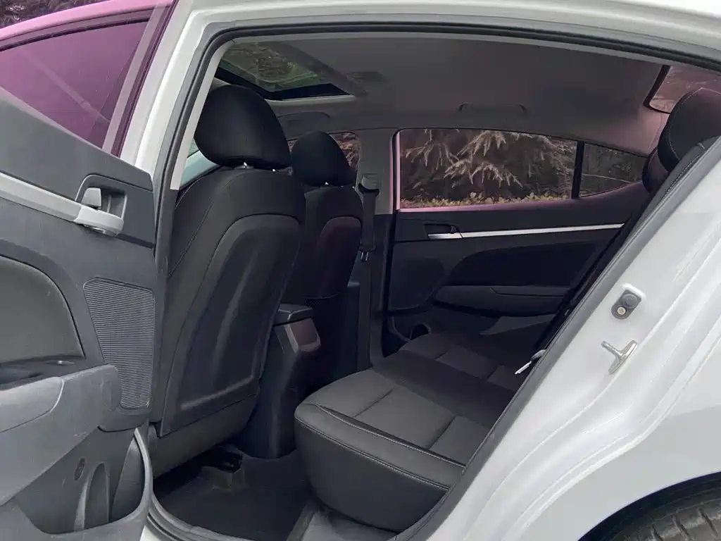 Hyundai Elantra — миниатюра 5