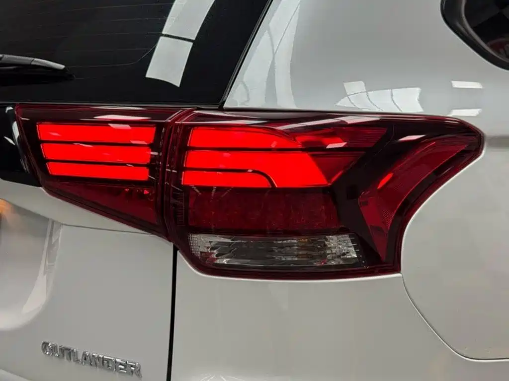 Mitsubishi Outlander — миниатюра 20