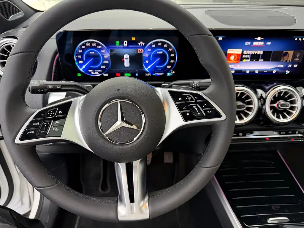 Mercedes-Benz EQB — миниатюра 6