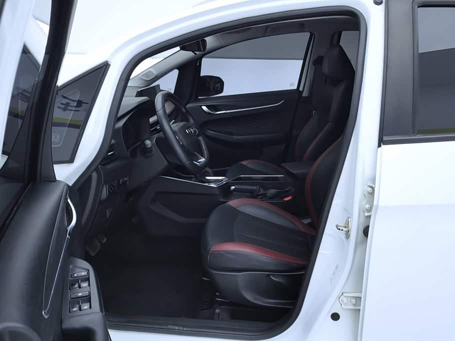 Geely Vision X3 1.5 л 2022 г. Белый, пробег 28800 км