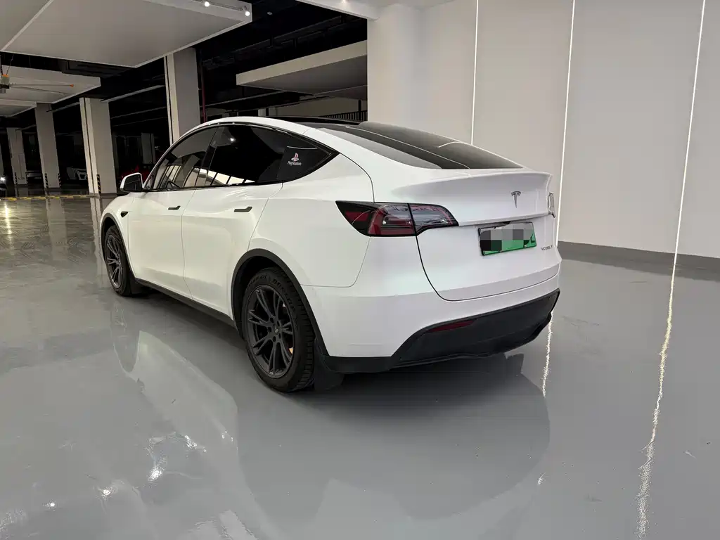 Tesla Model Y — миниатюра 14