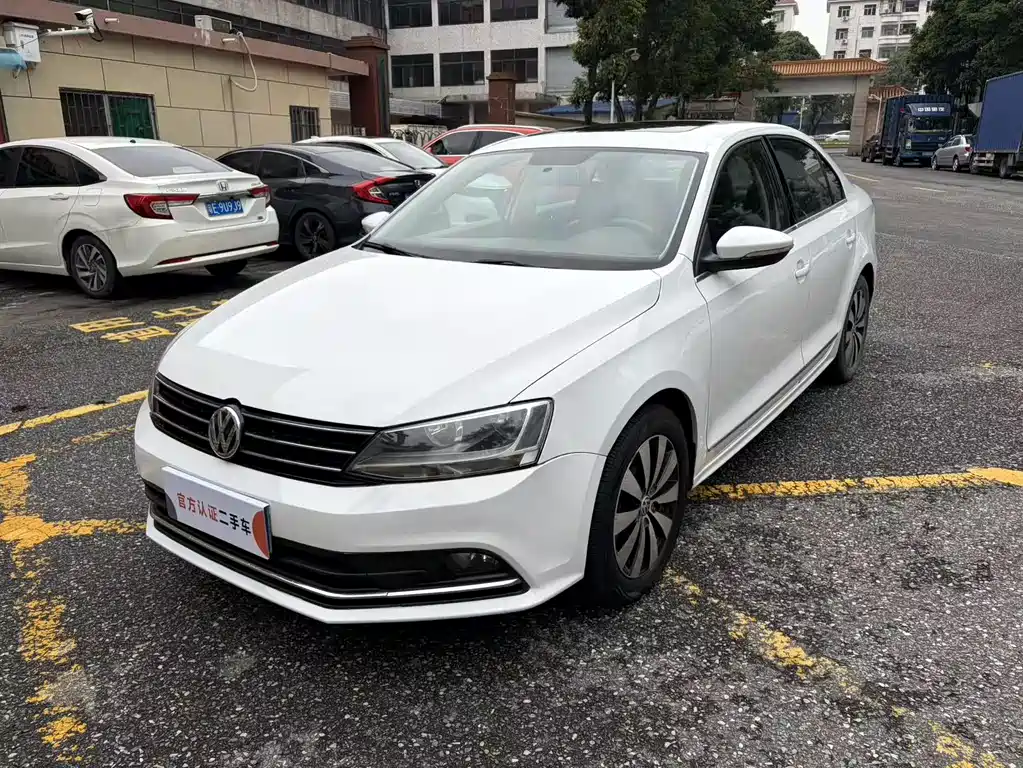Volkswagen Sagitar 2016