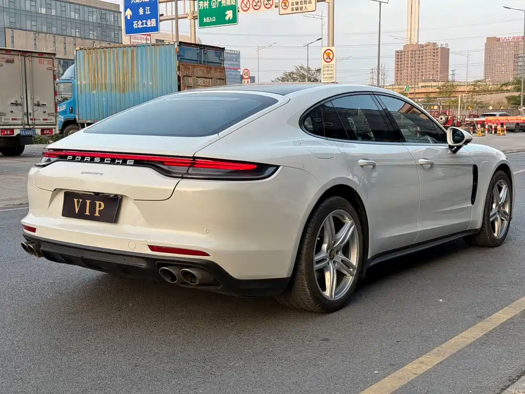 PORSCHE PANAMERA