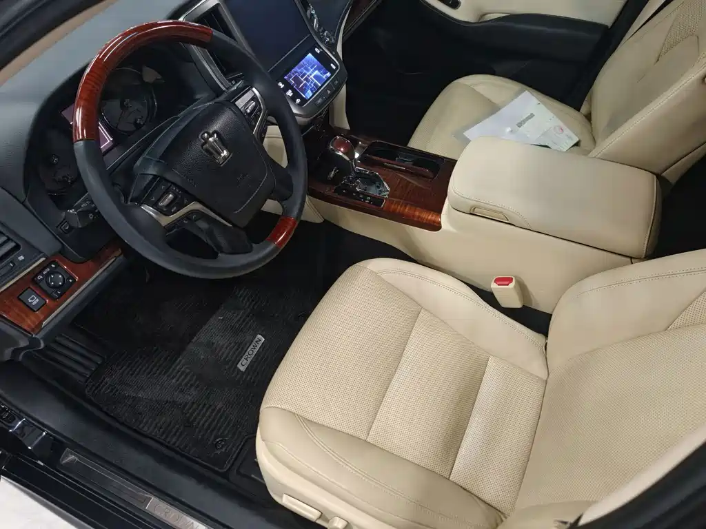 Toyota Crown — миниатюра 2