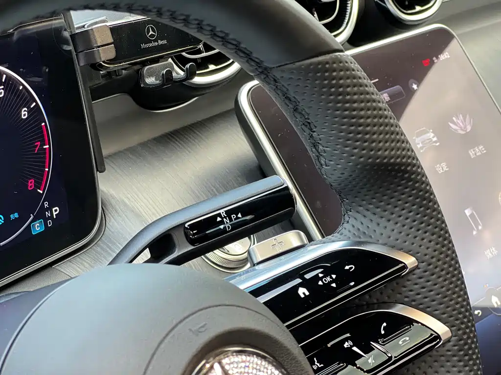 Mercedes-Benz C-Class — миниатюра 11