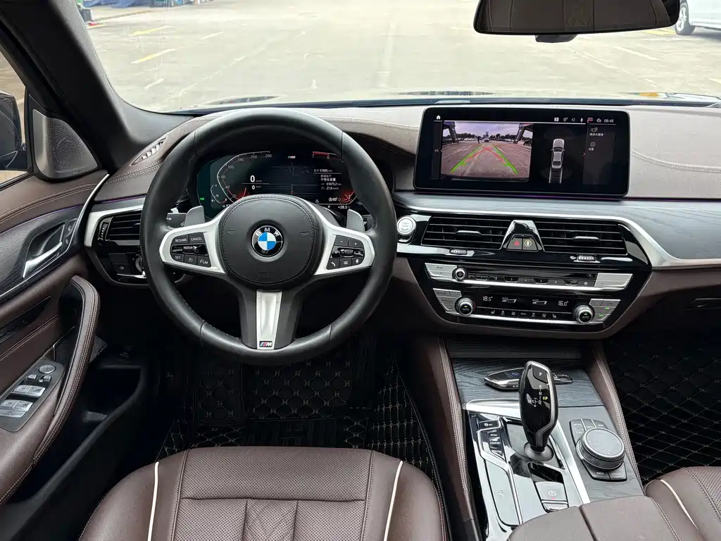 BMW 5 Series — миниатюра 8