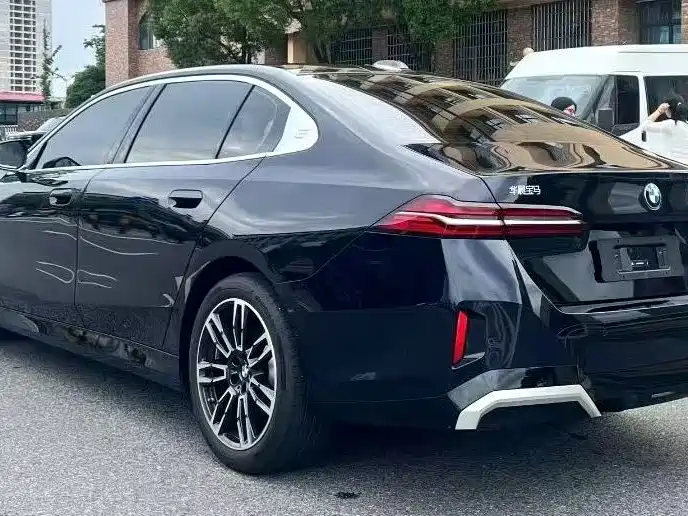 BMW 5 Series — миниатюра 7