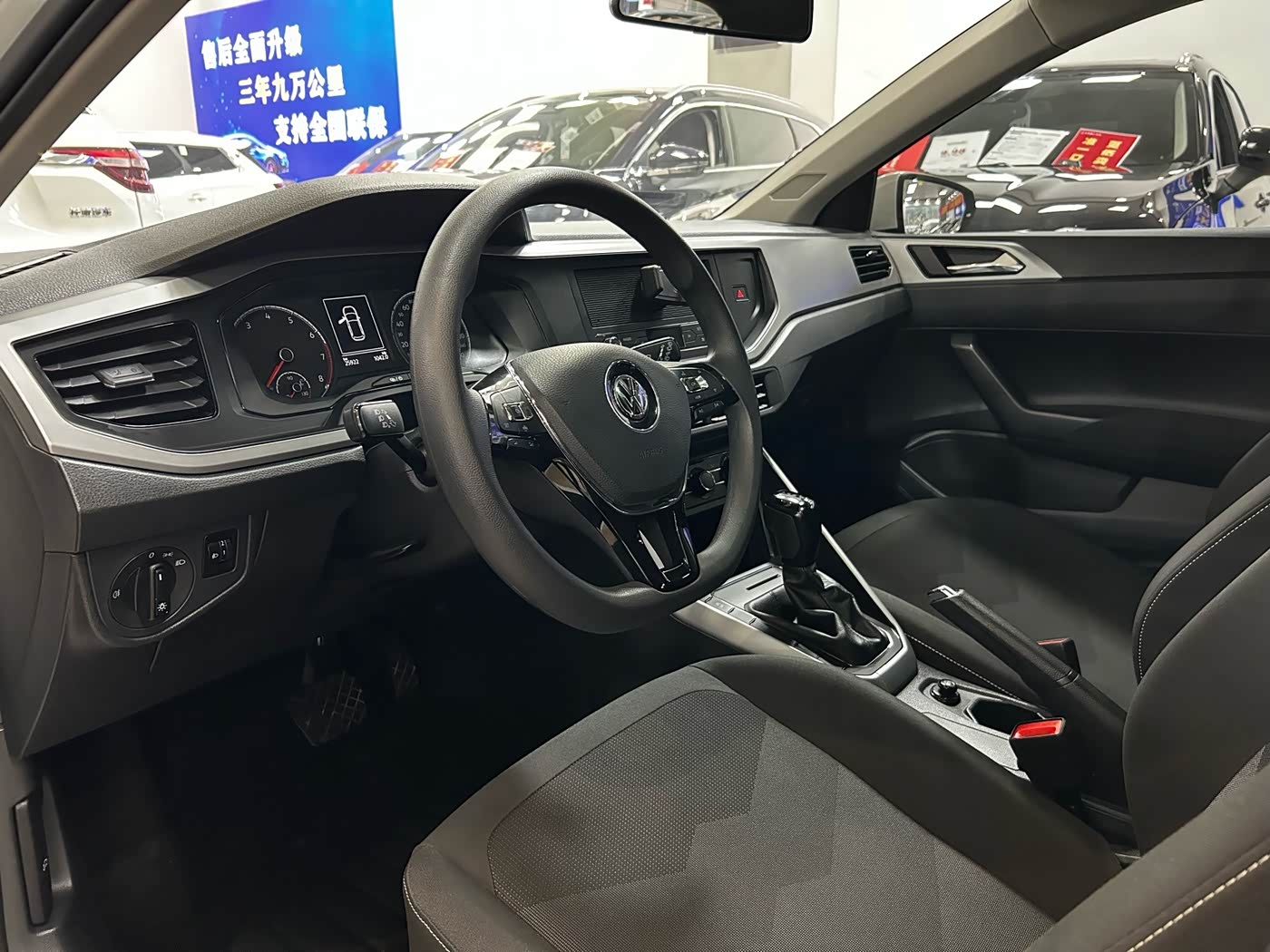 Volkswagen Polo 1.5 л 2021 г. Белый, пробег 25800 км