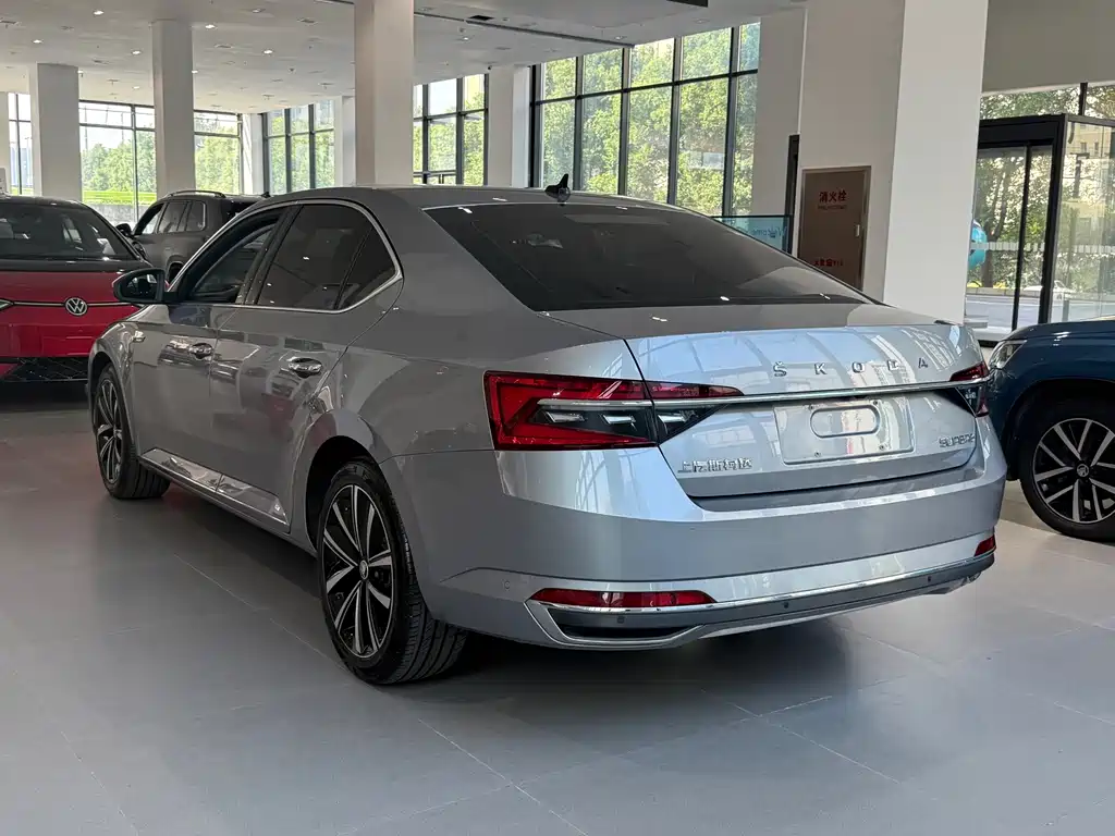 Skoda Superb — миниатюра 7