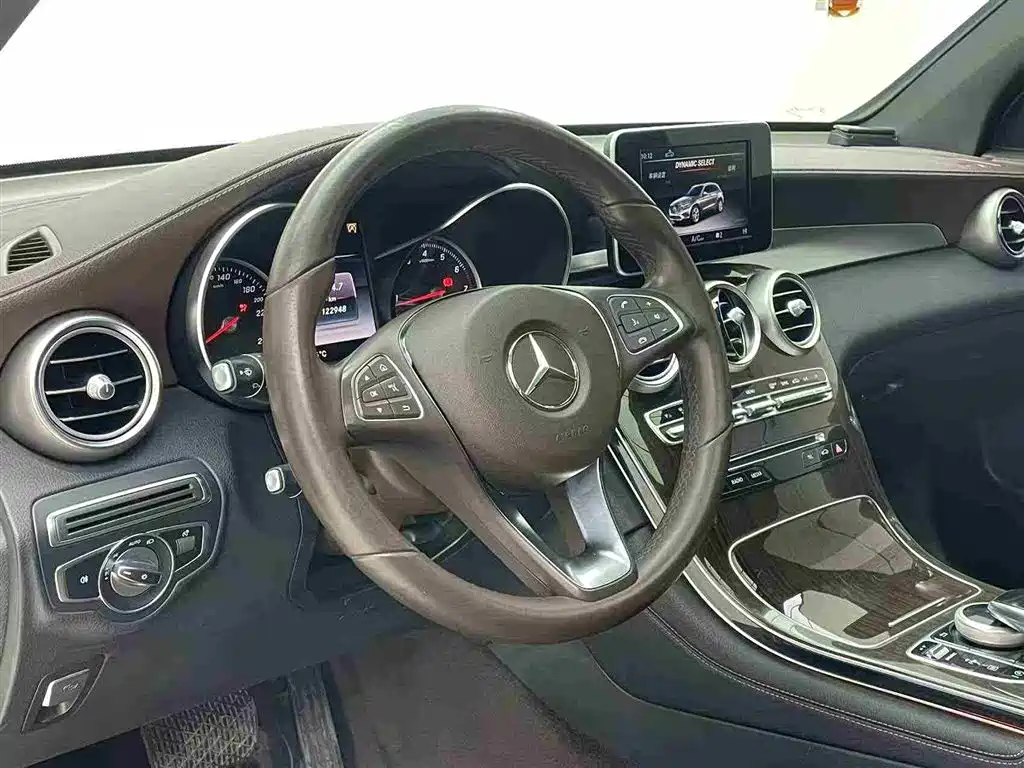 MERCEDES-BENZ GLC